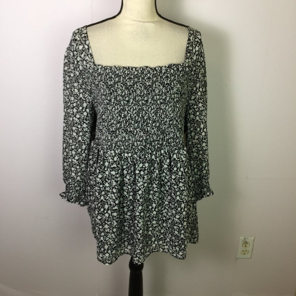 Torrid Blouse Top 3X Womans Plus Black White Floral Chiffon Square Neck Smocked